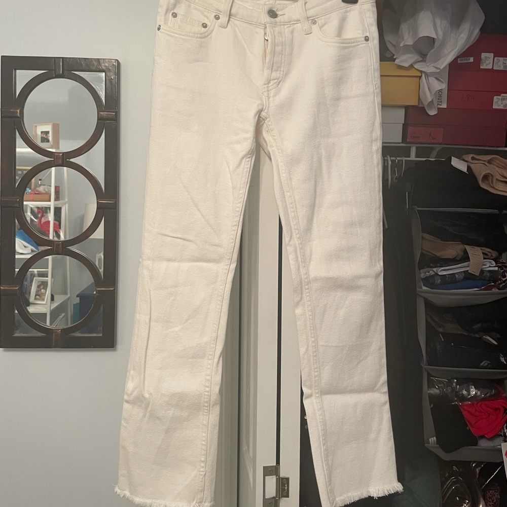 We The Free white jeans. Boot cut. Size 25. Never worn. No tags